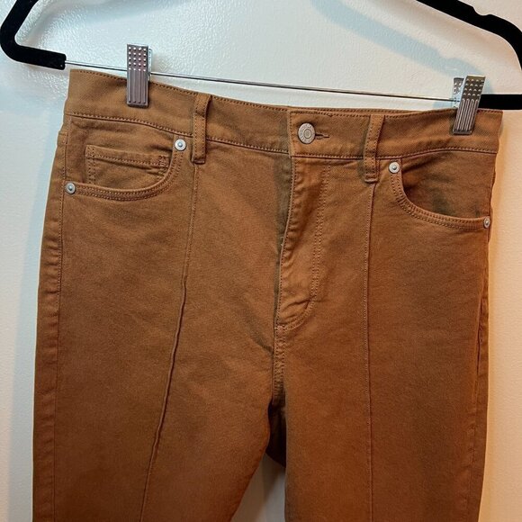 LOFT Pintucked Frayed High Rise Kick Crop Jeans in Cocoa Powder, Size 4 - Picture 5 of 14